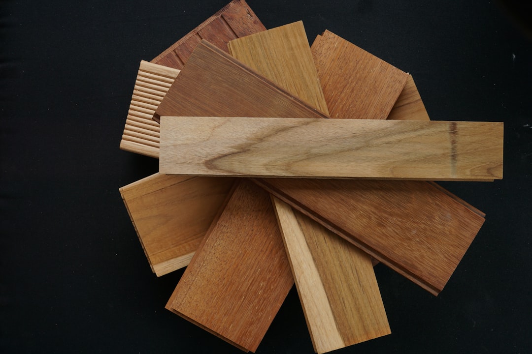 Différentes essences de bois : chêne, hêtre, noyer